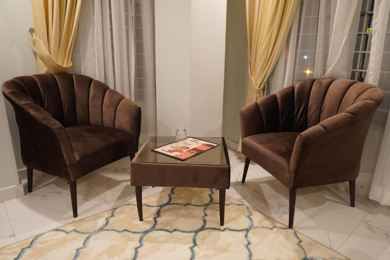 Nueva Hotel Исламабад Екстериор снимка