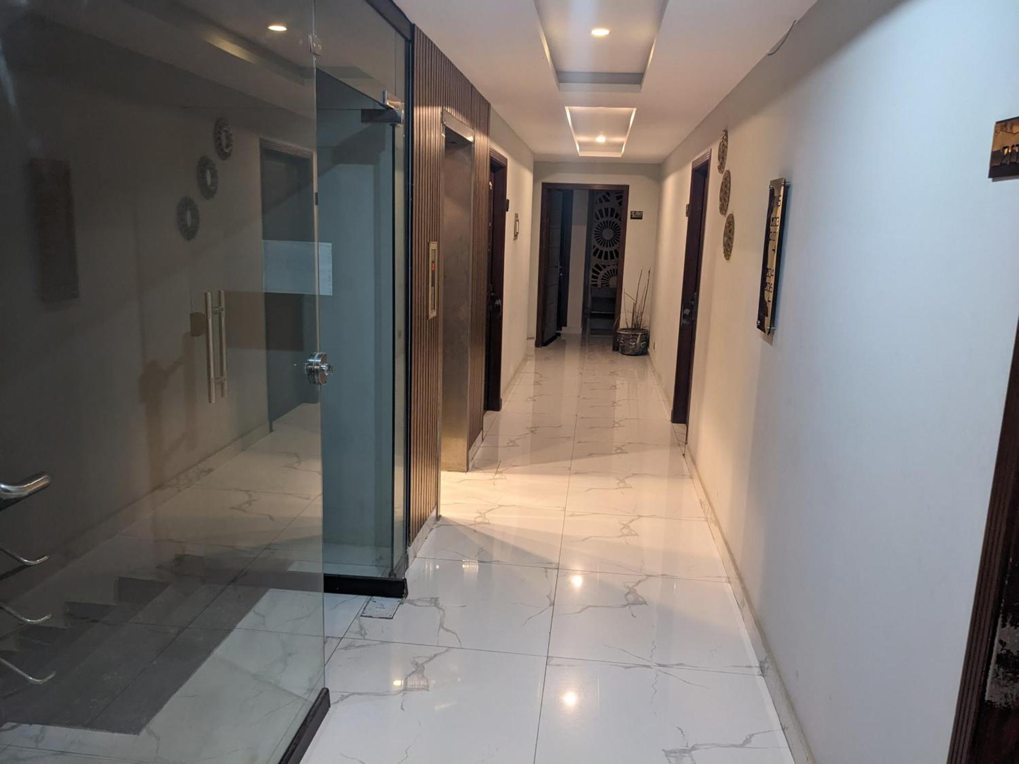 Nueva Hotel Исламабад Екстериор снимка