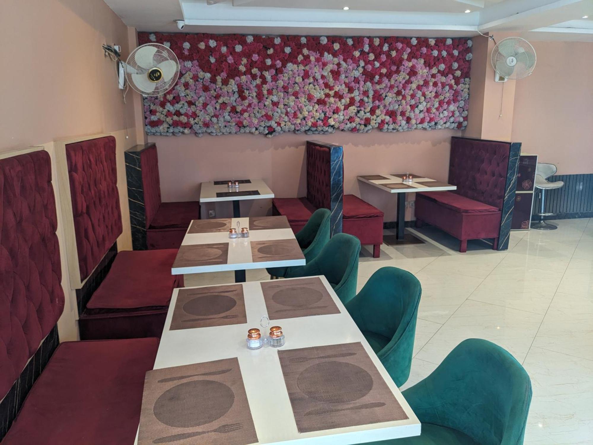Nueva Hotel Исламабад Екстериор снимка