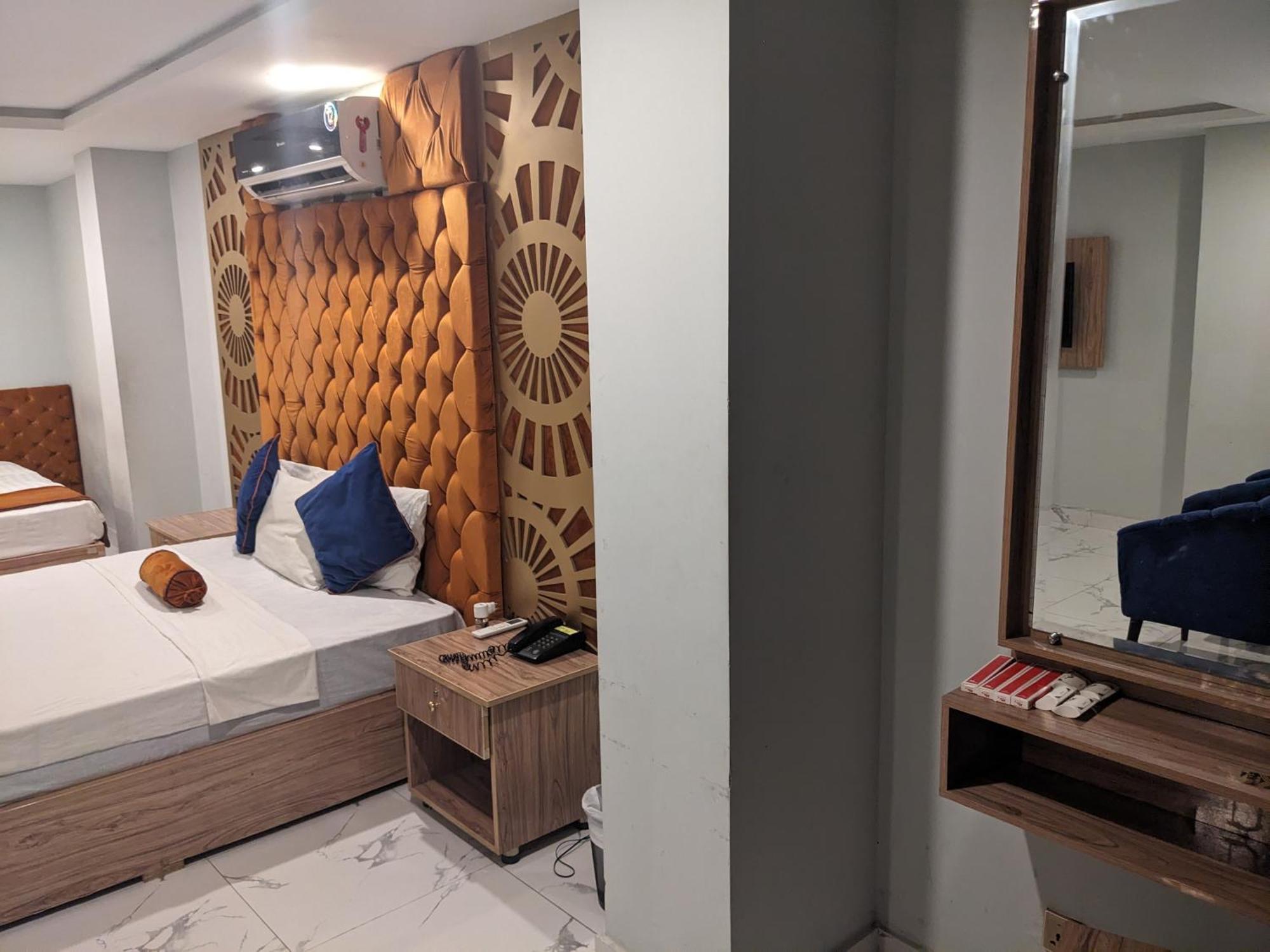 Nueva Hotel Исламабад Екстериор снимка