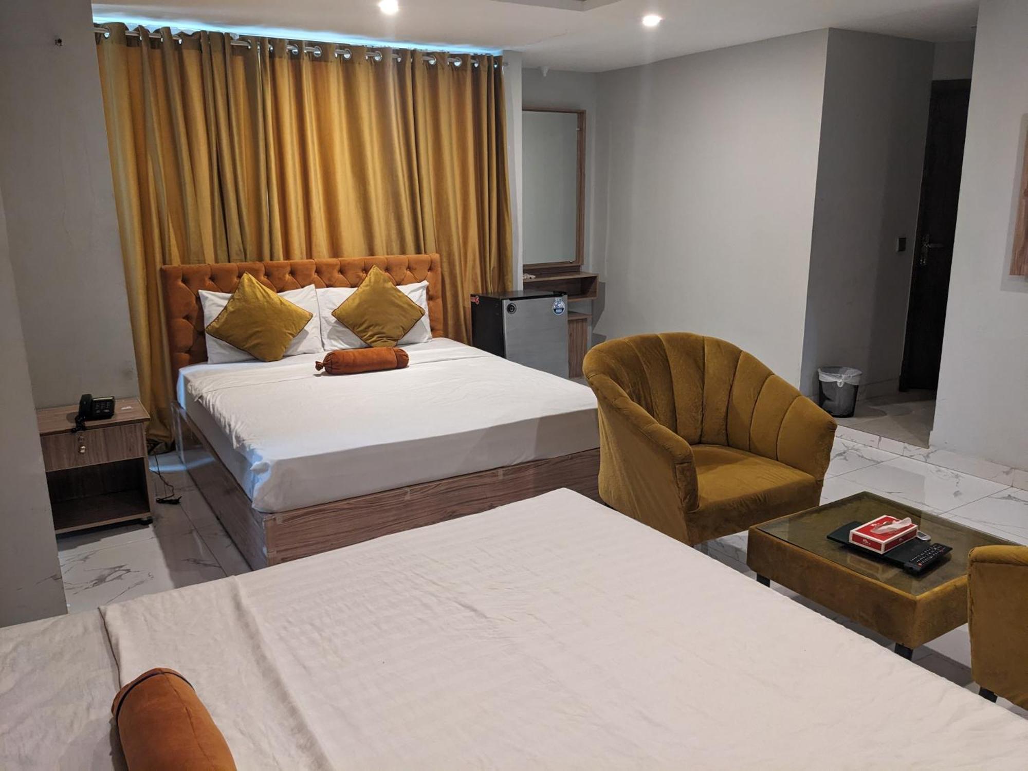 Nueva Hotel Исламабад Екстериор снимка