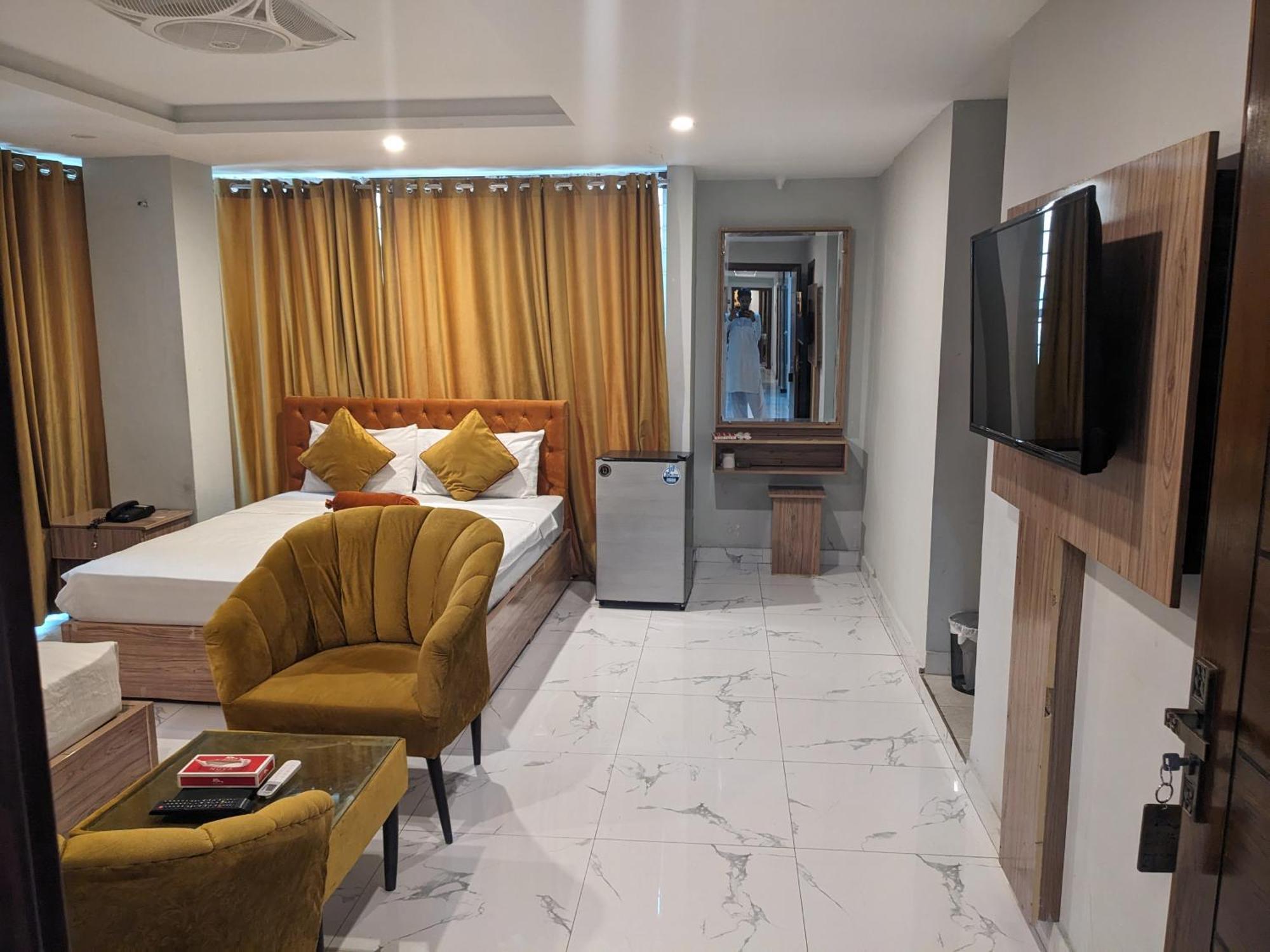 Nueva Hotel Исламабад Екстериор снимка