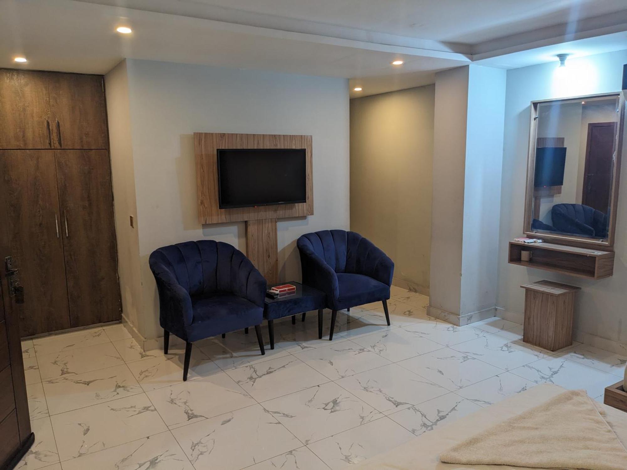 Nueva Hotel Исламабад Екстериор снимка