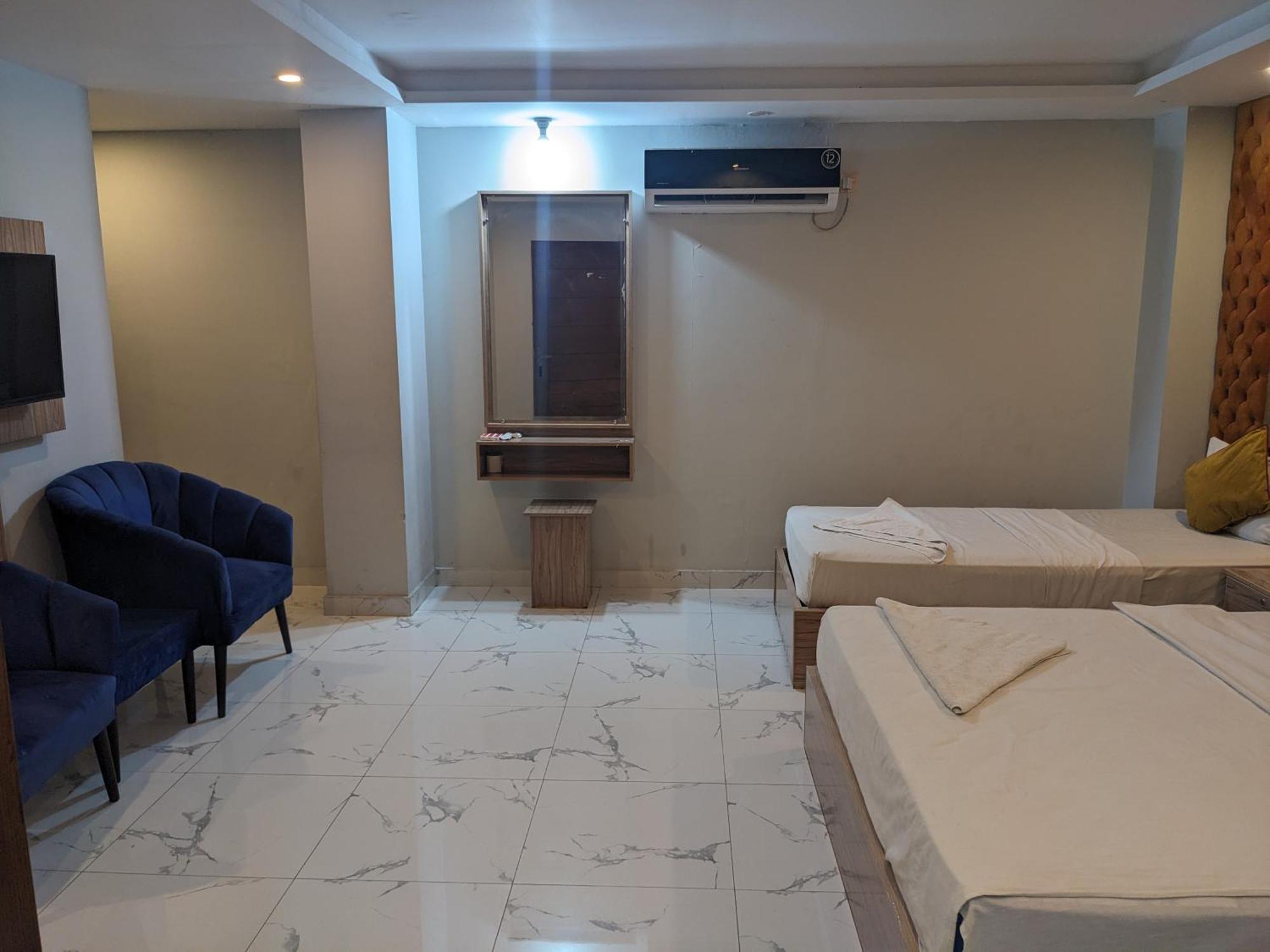 Nueva Hotel Исламабад Екстериор снимка