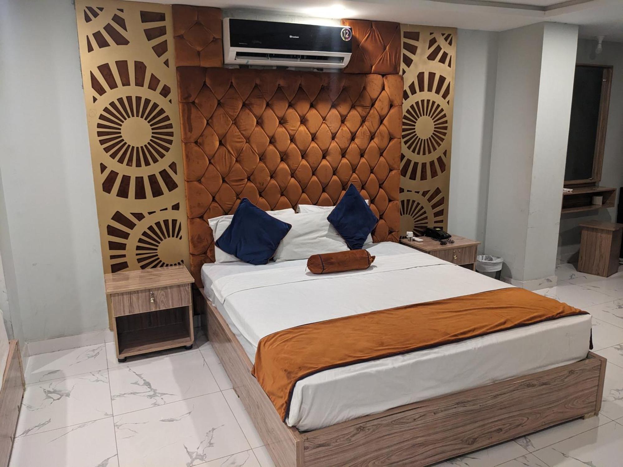 Nueva Hotel Исламабад Екстериор снимка