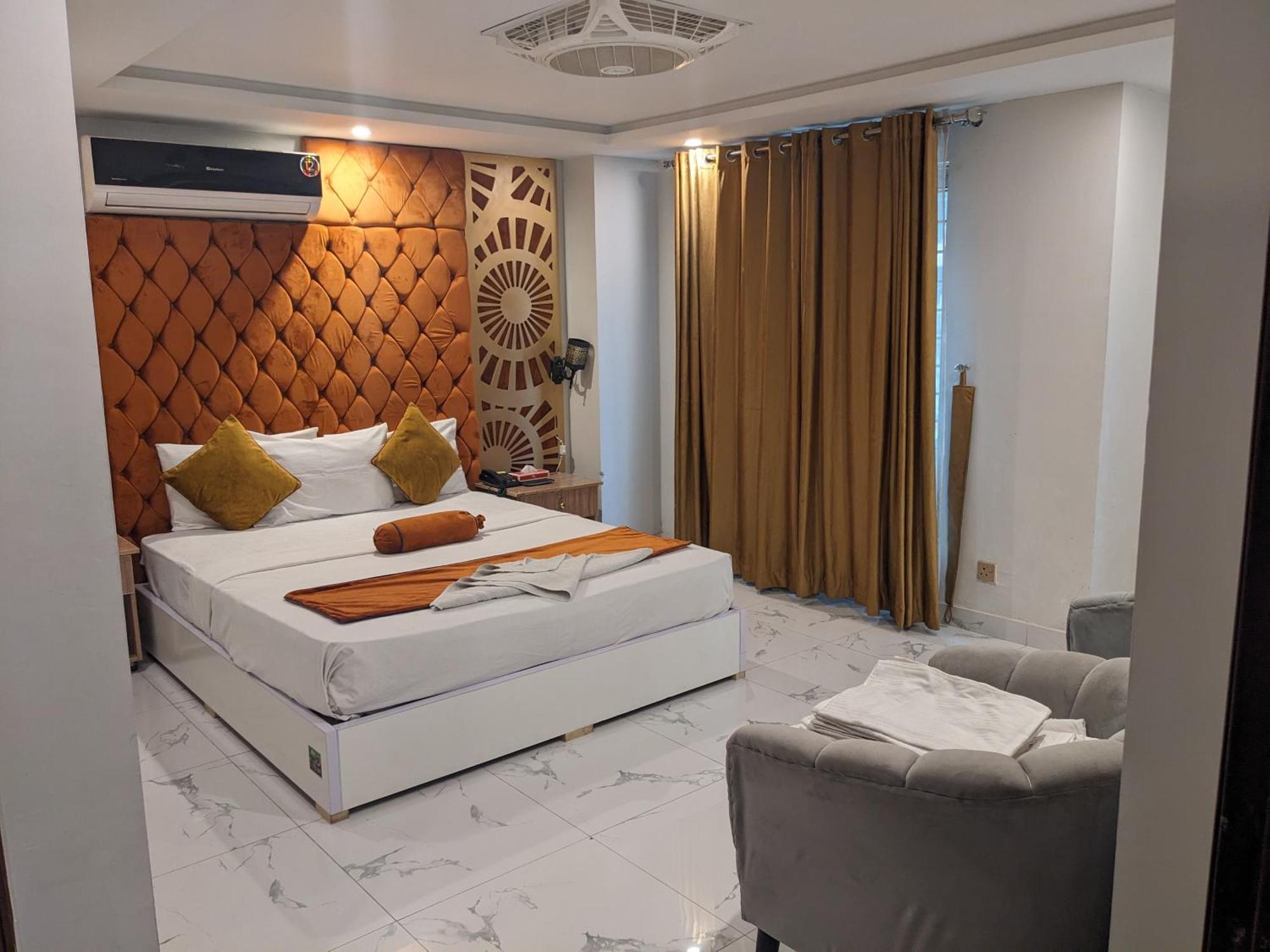 Nueva Hotel Исламабад Екстериор снимка