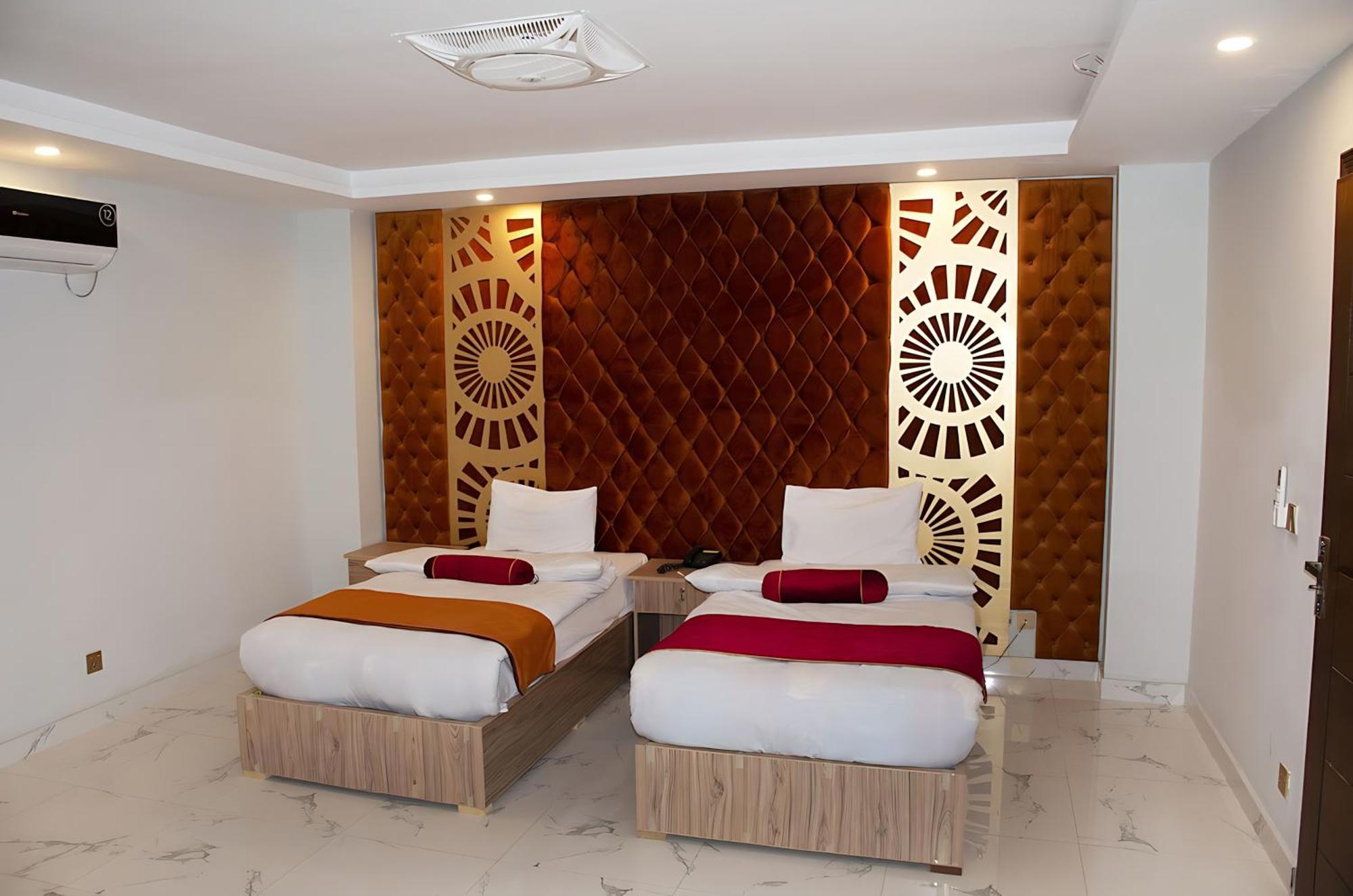 Nueva Hotel Исламабад Екстериор снимка