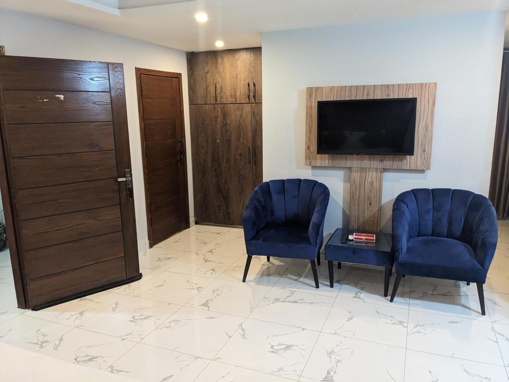 Nueva Hotel Исламабад Екстериор снимка