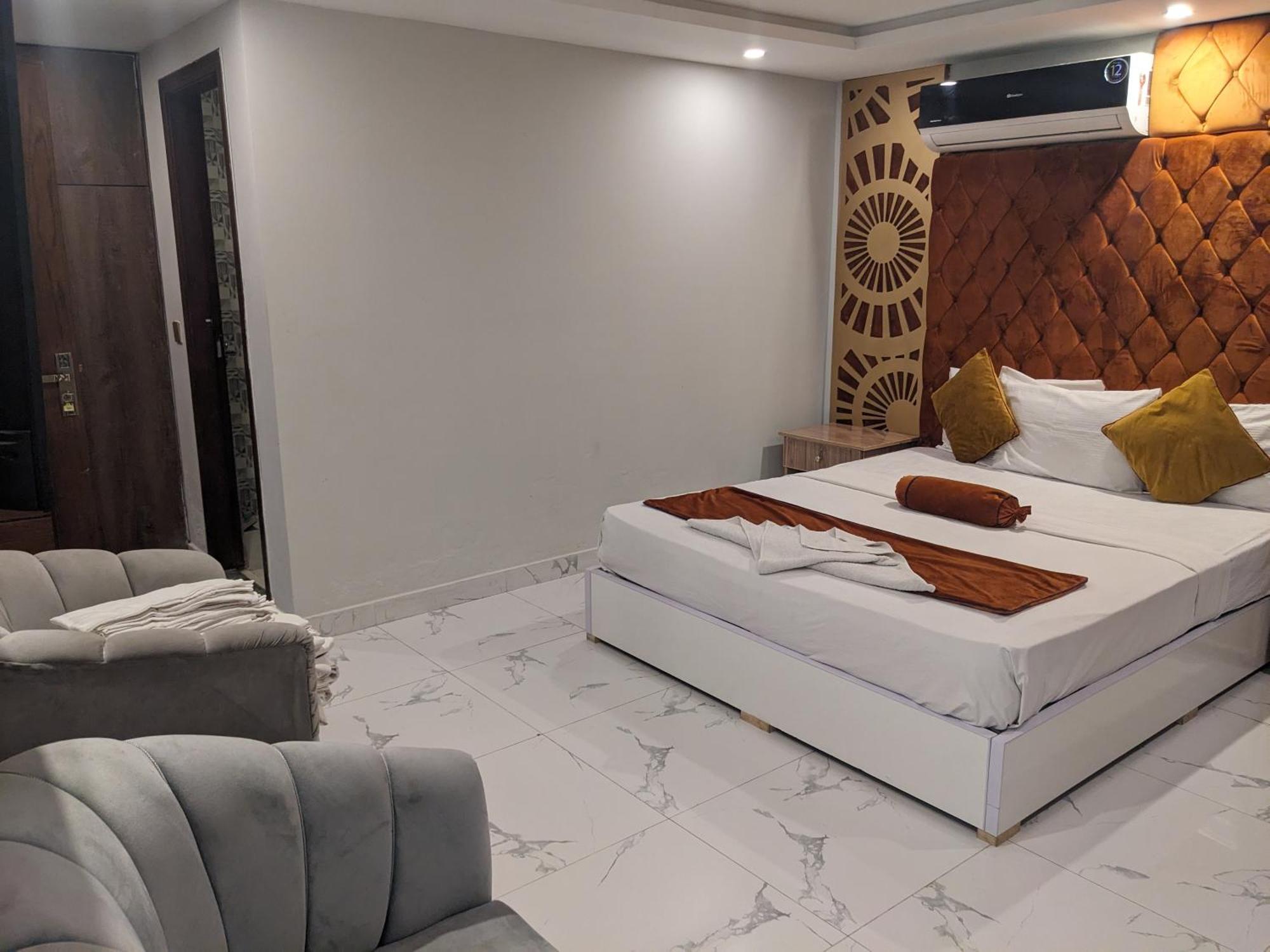 Nueva Hotel Исламабад Екстериор снимка