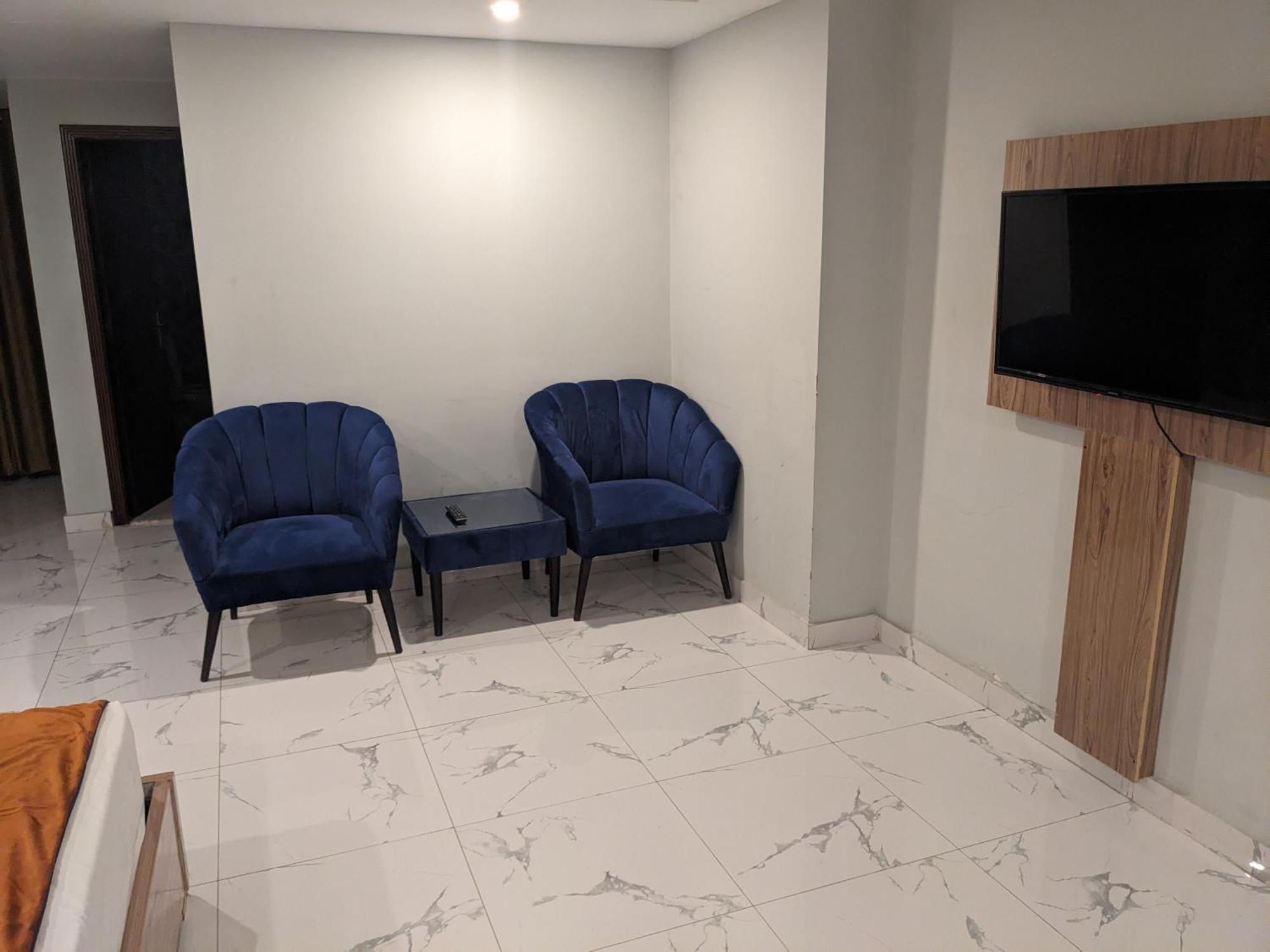 Nueva Hotel Исламабад Екстериор снимка